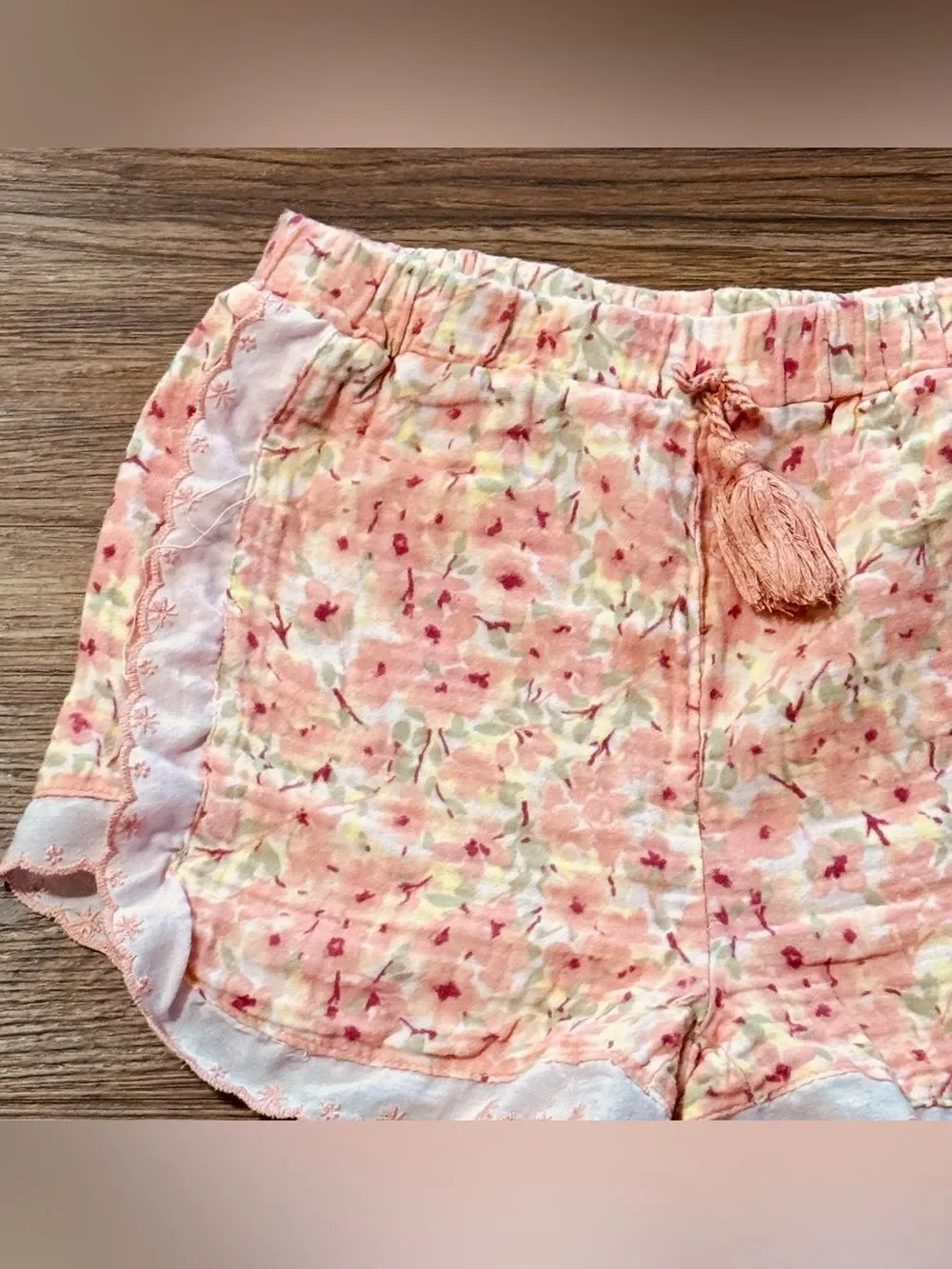 Bear Paw Girl’s Pull On Shorts Elastic Waist Floral Scalloped Hem Pink Green 10